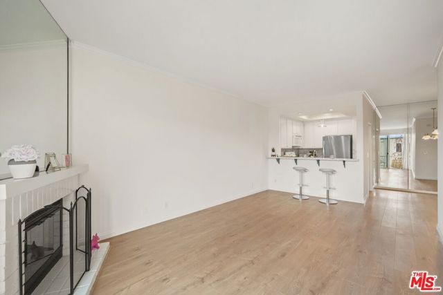Image 7 of 33 For 8505 Gulana Avenue 4217