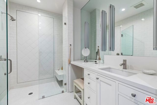 10104 Empyrean Way, Los Angeles, California 90067, 2 Bedrooms Bedrooms, ,2 BathroomsBathrooms,Condominium,For Sale,Empyrean,24406389