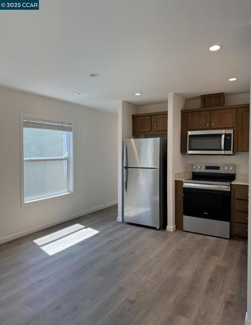 414 N School St, Lodi CA: https://media.crmls.org/mediaz/3a60e8d2-5863-4750-afec-e015c3d542a1.jpg