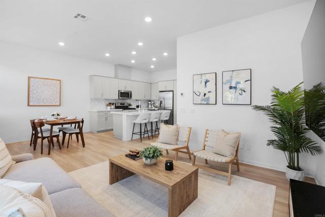 Detail Gallery Image 7 of 39 For 2040 Bluestone Cir, Chula Vista,  CA 91913 - 3 Beds | 2/1 Baths