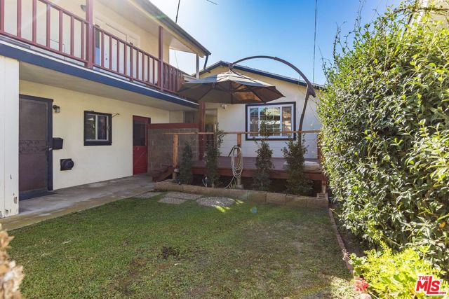 2324 Louella Avenue, Venice CA: https://media.crmls.org/mediaz/3a622f2f-3e95-48eb-942d-414afe485bc6.jpg