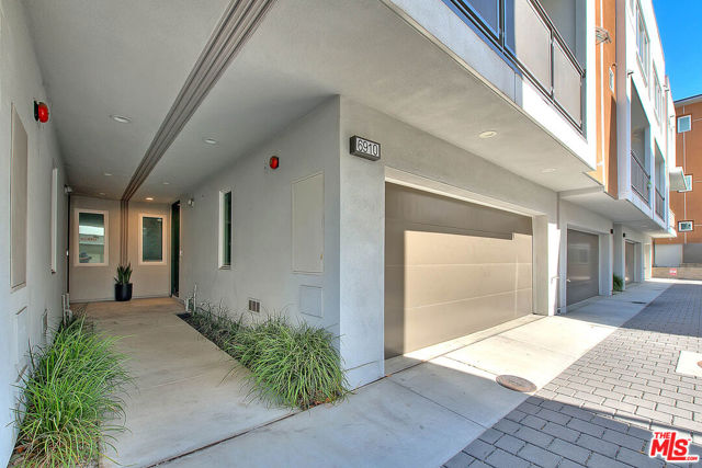 Image 2 for 6910 N Tierno Ln, Los Angeles, CA 90038