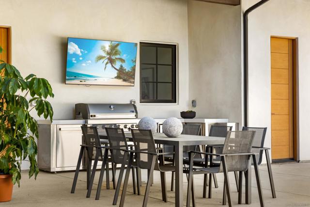 5758 60 Las Palomas, Rancho Santa Fe CA: https://media.crmls.org/mediaz/3a636beb-ecd8-44d6-a2b7-ba06c7ae6d86.jpg