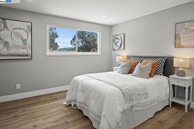5277 Winifred Dr, Castro Valley CA: https://media.crmls.org/mediaz/3a637d80-b20d-4939-a9e7-6f7ddcf0e6a5.jpg
