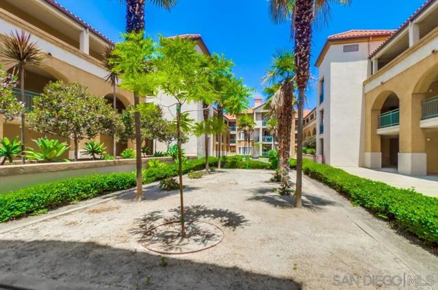 2020 Camino De La Reina, San Diego CA: https://media.crmls.org/mediaz/3a63ab95-bcba-400d-beaa-cba334d3f010.jpg