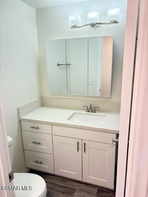 245 Oakleaf Drive, Thousand Oaks CA: https://media.crmls.org/mediaz/3a64e369-4256-43d3-baef-d95402ff5071.jpg