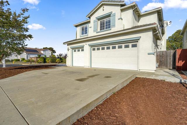 32447 Pacific Grove Way, Union City CA: https://media.crmls.org/mediaz/3a653702-58d0-4011-8dd8-d98cd5ef9d71.jpg