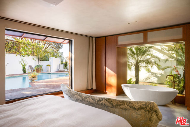 3307 Bonnie Hill Drive, Los Angeles CA: https://media.crmls.org/mediaz/3a65af73-c3e5-479c-a506-ea8463619962.jpg