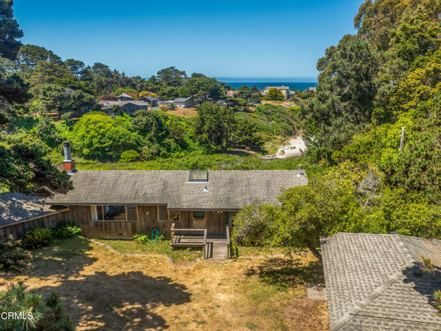 16920 Ocean Drive, Fort Bragg CA: https://media.crmls.org/mediaz/3a65e68c-d55b-405c-bdc8-da86d58ad686.jpg