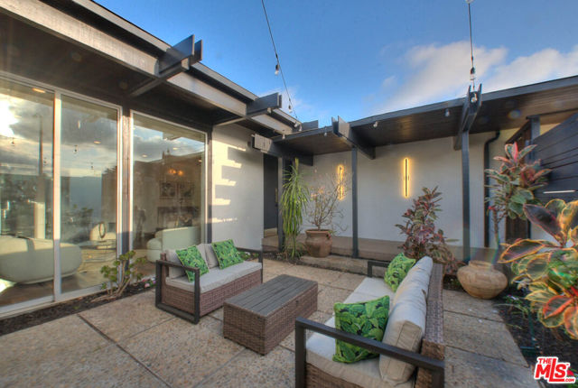 3804 Duray Place, Los Angeles CA: https://media.crmls.org/mediaz/3a663442-f049-4725-9768-162f6d3a469d.jpg