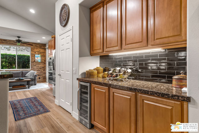 226 Canyon Circle, Palm Springs CA: https://media.crmls.org/mediaz/3a66cc1d-80e3-444e-9603-e2bfd5718ce2.jpg