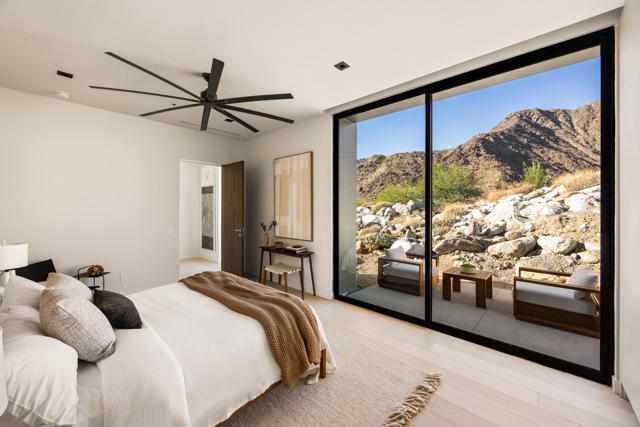 2085 Desert Flower Court, Palm Springs CA: https://media.crmls.org/mediaz/3a672923-f90a-463d-b4da-d153177f4e3b.jpg