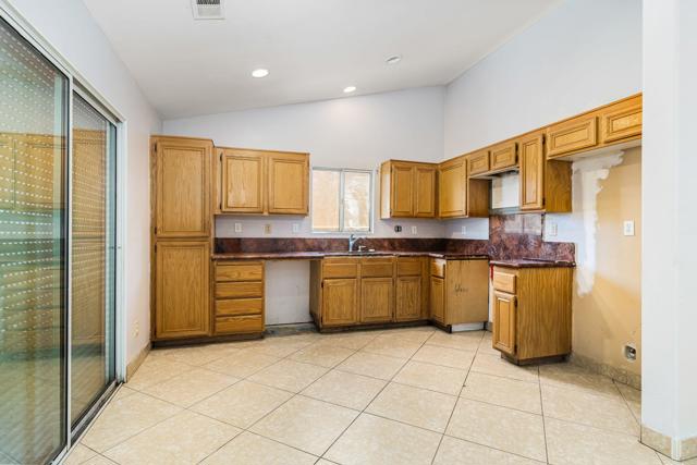 11800 Ambrosio Drive, Desert Hot Springs CA: https://media.crmls.org/mediaz/3a6765fe-920f-4e8b-802e-dbae4220b27a.jpg