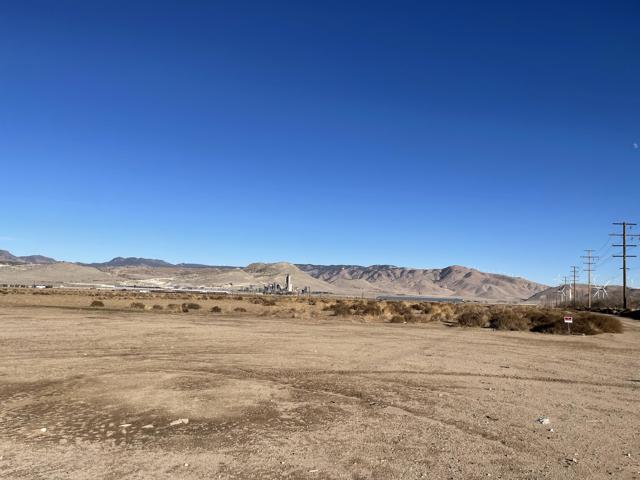 20028 Tehachapi Willow Springs Road, Tehachapi CA: https://media.crmls.org/mediaz/3a68176a-f711-47bb-88b1-4f32ebf047ab.jpg