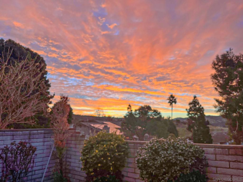 https://media.crmls.org/mediaz/3a683031-bd3d-4bfc-b88d-279a509fb194.jpg?preset=X-Large