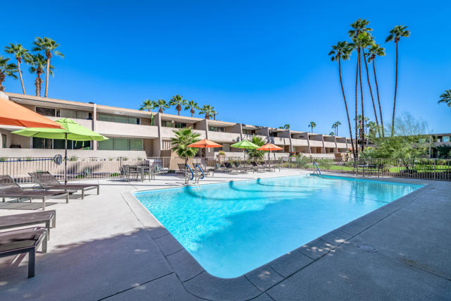 197 W Via Lola, Palm Springs CA: https://media.crmls.org/mediaz/3a686a99-7a54-4065-8494-9cf7dd2bf6d9.jpg