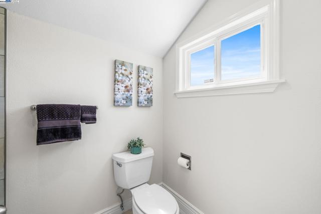 1550 Calle Enrique, Pleasanton CA: https://media.crmls.org/mediaz/3a687d1c-2890-4ce2-970c-0267238420d9.jpg