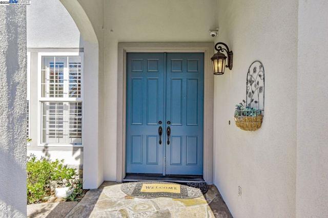 5391 Fernbank Dr, Concord CA: https://media.crmls.org/mediaz/3a688399-cbe8-4073-bc05-35206e4acc71.jpg