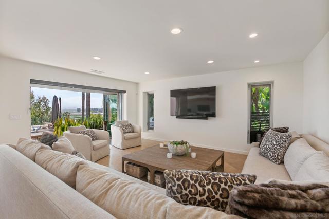 14817 Arroyo Rosita, Rancho Santa Fe CA: https://media.crmls.org/mediaz/3a68e929-d2f9-4ec7-bc5f-f76fb2153806.jpg