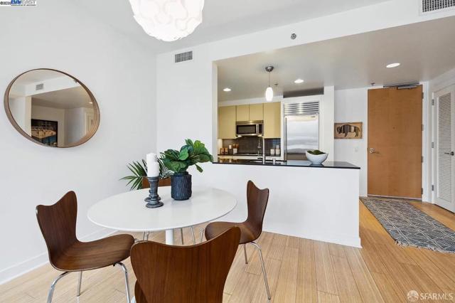 0 501 Beale Street, San Francisco CA: https://media.crmls.org/mediaz/3a6919c9-4593-447d-b6e1-3534553ddb12.jpg