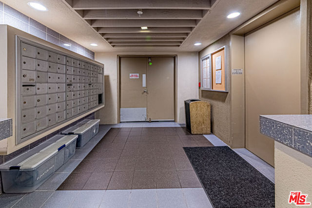 415 Townsquare Lane, Huntington Beach CA: https://media.crmls.org/mediaz/3a696c4e-a24a-4f45-bd65-23040e251b26.jpg