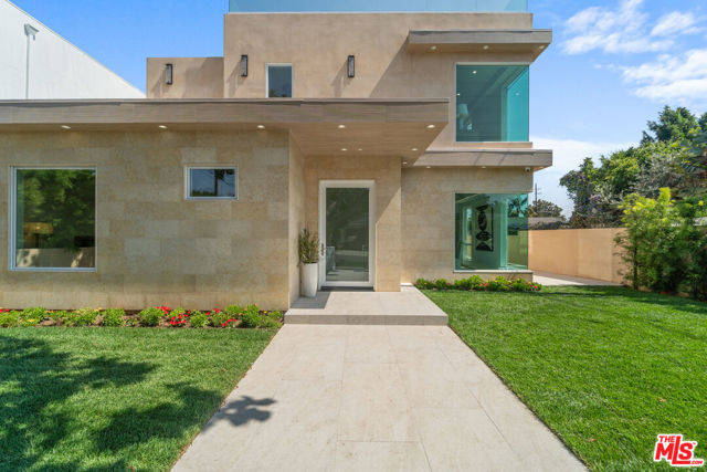11622 Charnock Road, Los Angeles CA: https://media.crmls.org/mediaz/3a697d09-1bee-4279-af10-d8cf5d193469.jpg