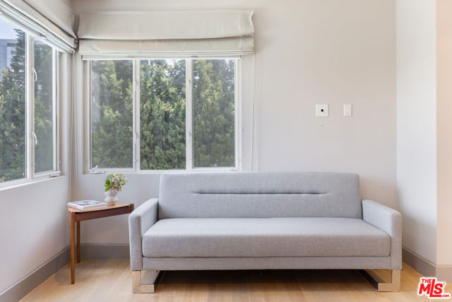 1256 Beverly Green Drive, Beverly Hills CA: https://media.crmls.org/mediaz/3a699133-8204-42f8-9998-9949cadd9c44.jpg