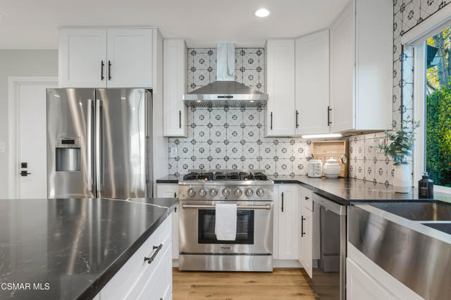 568 Bristol Avenue, Simi Valley CA: https://media.crmls.org/mediaz/3a699143-99df-4539-a0c4-0c22b2c5b95d.jpg