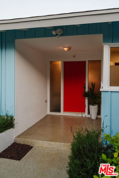 4220 Hillcrest Drive, Los Angeles CA: https://media.crmls.org/mediaz/3a699bdc-984c-4d4e-81b9-5cccca6202a2.jpg