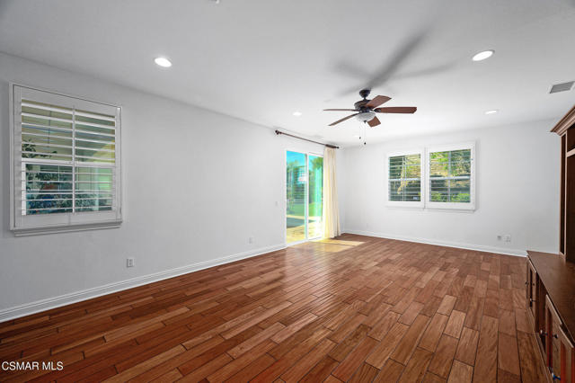 2079 Legacy Drive, Simi Valley CA: https://media.crmls.org/mediaz/3a69dee3-3ee5-4549-acf6-468b0b14433c.jpg