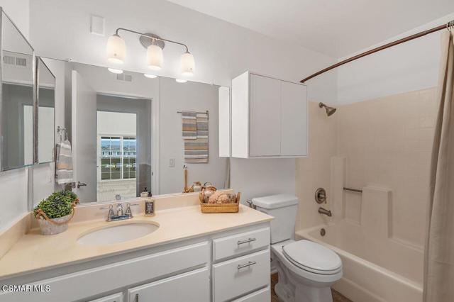 3390 Darby Street, Simi Valley CA: https://media.crmls.org/mediaz/3a6b7009-e9e0-4fe1-8a92-7ad5c5c93cc3.jpg