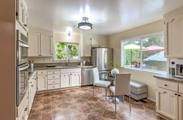 12467 Creekview Court, San Martin CA: https://media.crmls.org/mediaz/3a6bb909-804d-436e-83a6-cd52facbfdc3.jpg