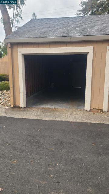 7977 Arcade Lake Ln, Citrus Heights CA: https://media.crmls.org/mediaz/3a6bf44e-8e6c-434a-9020-09bc3df9768d.jpg