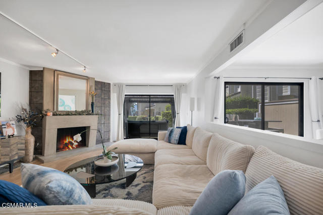 1218 S Westlake Boulevard, Westlake Village CA: https://media.crmls.org/mediaz/3a6c128c-c539-4280-90d5-95cb460f78c0.jpg