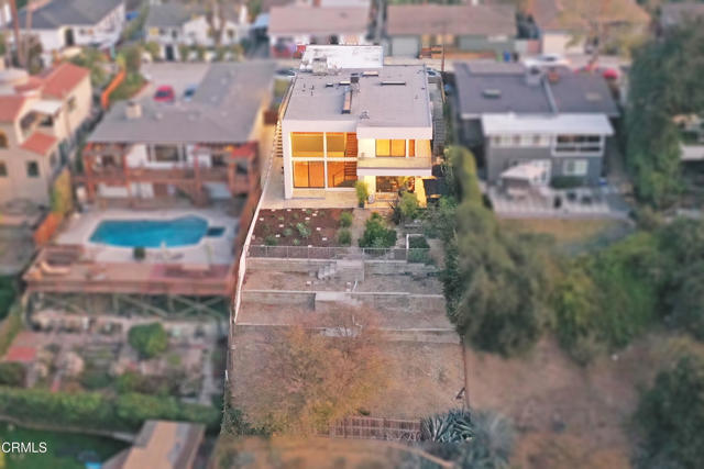 1325 Linda Rosa Avenue, Los Angeles CA: https://media.crmls.org/mediaz/3a6cfc9d-1dfd-4e8e-804d-23c35cb97653.jpg