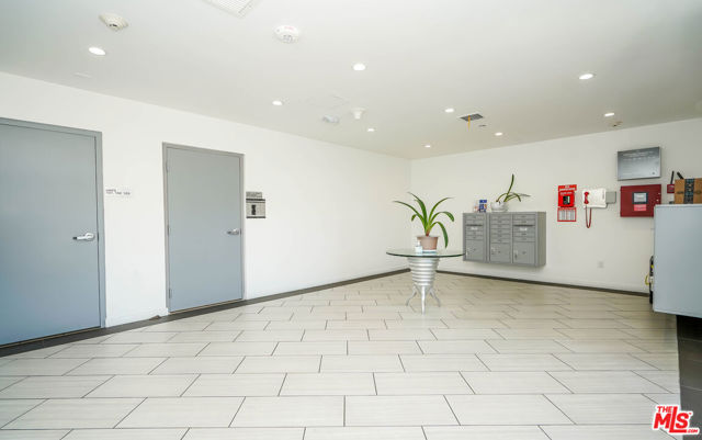 2701 James M Wood Boulevard, Los Angeles CA: https://media.crmls.org/mediaz/3a6d5115-a60f-4cf9-9258-bd33109a3d3a.jpg