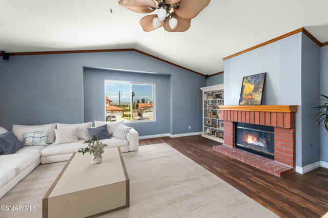3961 Springtime Lane, Moorpark CA: https://media.crmls.org/mediaz/3a6d84e0-1f47-4fd0-a1f4-4f842bd22671.jpg