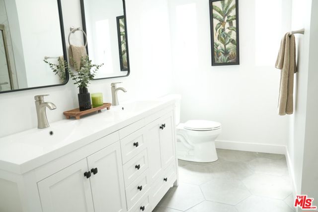 4243 W 58th Place, Los Angeles CA: https://media.crmls.org/mediaz/3a6ef793-daac-4004-a5e9-abdb854c108a.jpg
