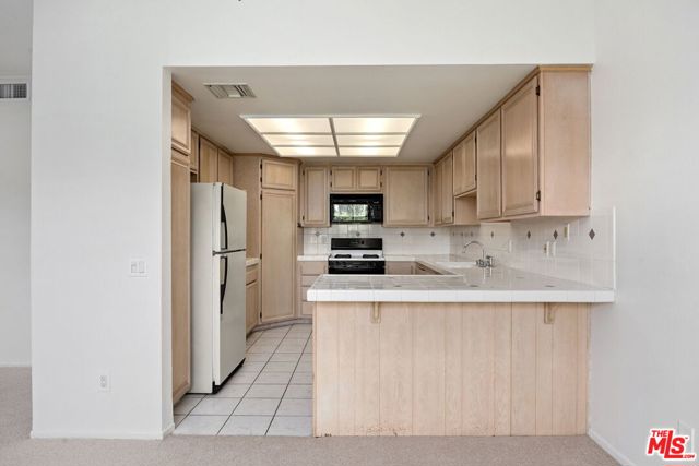 14050 Magnolia Boulevard, Sherman Oaks CA: https://media.crmls.org/mediaz/3a6ef9bf-3c9c-4124-b285-bdf7774f798d.jpg