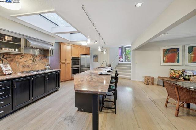 391 Oak Ln, Pleasanton CA: https://media.crmls.org/mediaz/3a6f21c8-3b49-49a4-9327-cc4b78b86c68.jpg