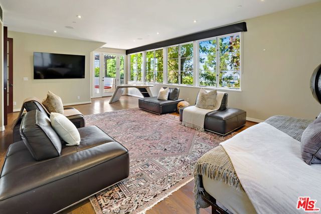 3527 Wonder View Drive, Los Angeles CA: https://media.crmls.org/mediaz/3a7023f7-e2db-47b4-9d2a-5a0a0584359e.jpg