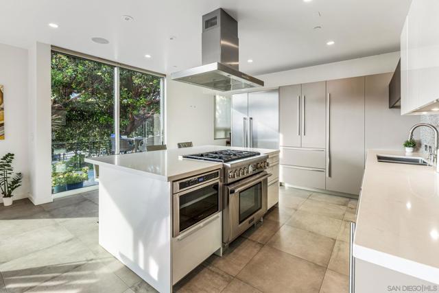 165 Pine Ave, Carlsbad CA: https://media.crmls.org/mediaz/3a702c56-3d14-4148-b6e7-da286a36410d.jpg