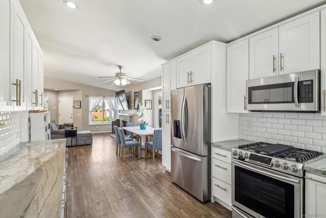 2431 Bobcat Gln, Escondido CA: https://media.crmls.org/mediaz/3a7069bb-5fa4-4a1e-9147-ba83667a5212.jpg