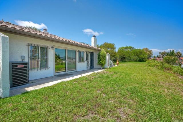 14787 Caminito Orense Oeste, San Diego CA: https://media.crmls.org/mediaz/3a70708b-261f-430b-a9a5-900b69b45758.jpg