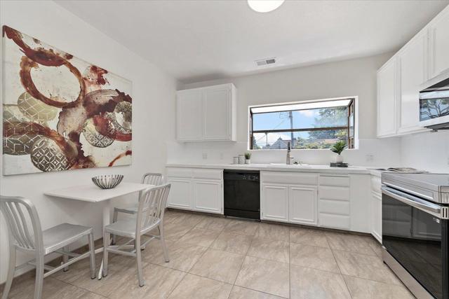 1107 Palm Avenue, San Mateo CA: https://media.crmls.org/mediaz/3a707faa-5e84-4b7c-8269-8dc1bf553fb1.jpg