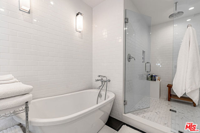 165 N Las Palmas Avenue, Los Angeles CA: https://media.crmls.org/mediaz/3a70cabb-2979-40b2-bc16-4cad9c2bfb75.jpg
