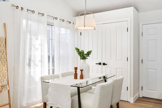 1001 Crellin Rd, Pleasanton CA: https://media.crmls.org/mediaz/3a710beb-f8e4-409e-be7f-9d3c0dd1e634.jpg