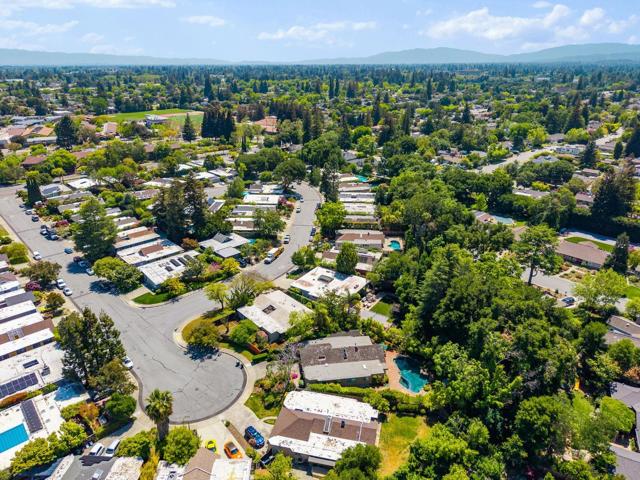 969 Eichler Drive, Mountain View CA: https://media.crmls.org/mediaz/3a711249-51ed-4f92-bfb4-aa6ded404b76.jpg