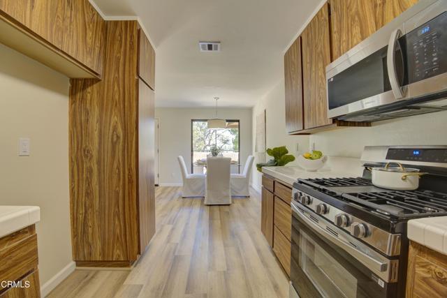 644 Orwell Lane, Ventura CA: https://media.crmls.org/mediaz/3a71198f-15fb-4b47-9354-04e5dbb6e473.jpg