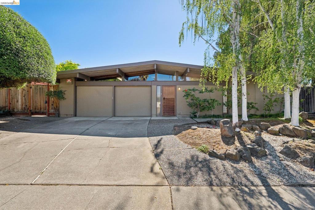 3736 Barrington Dr